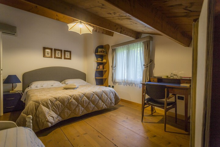 Room 6 of 73