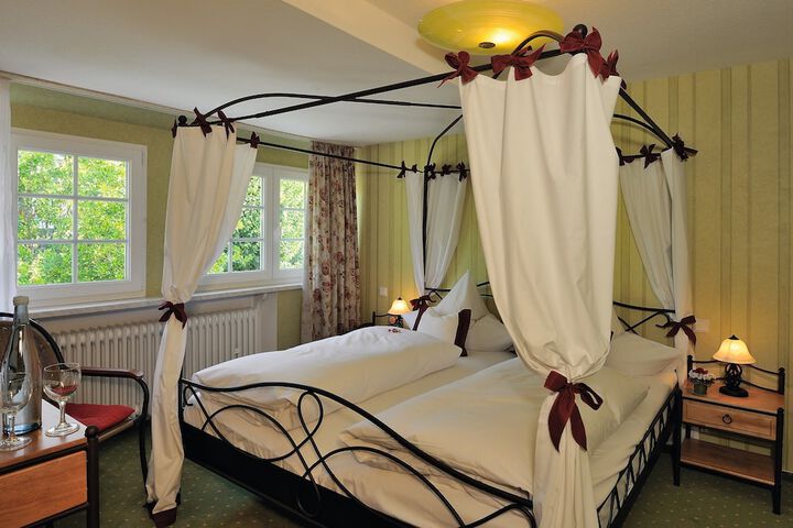 Room 6 of 27