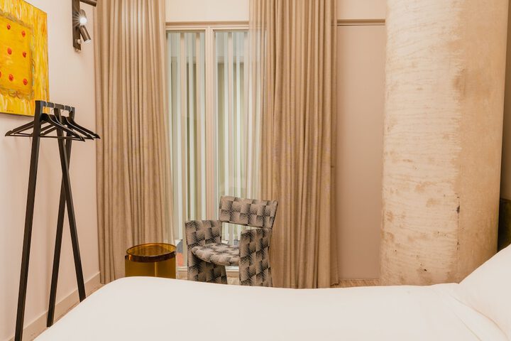 Room 3 of 115