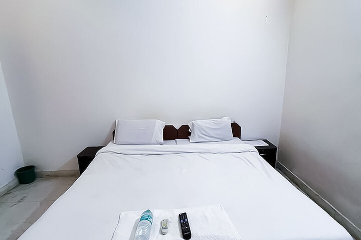 Room 8 of 28