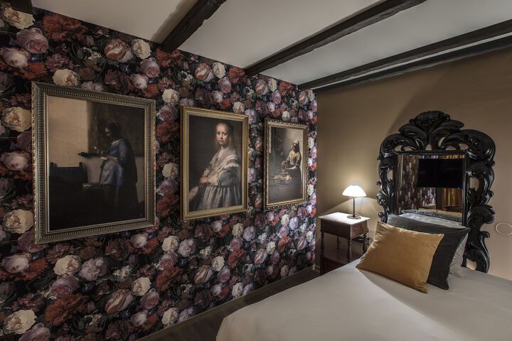 Room 4 of 115