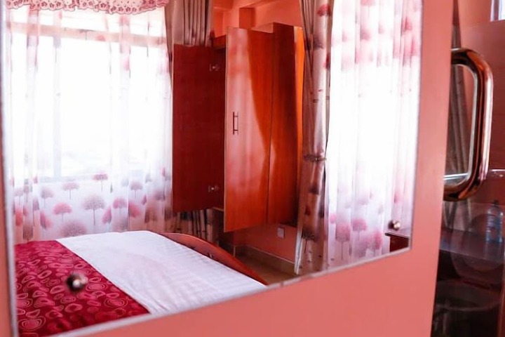 Room 9 of 30