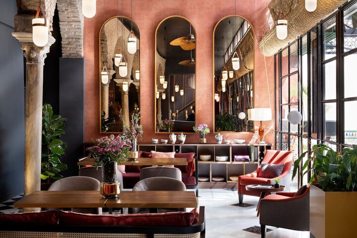 Entrance & Lobby