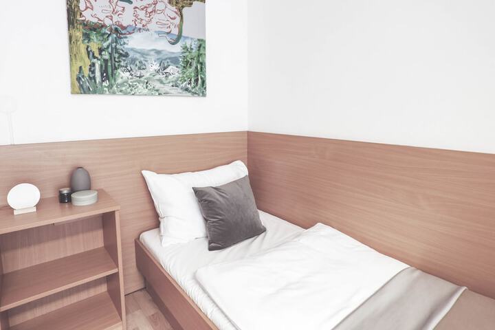 Room 8 of 27