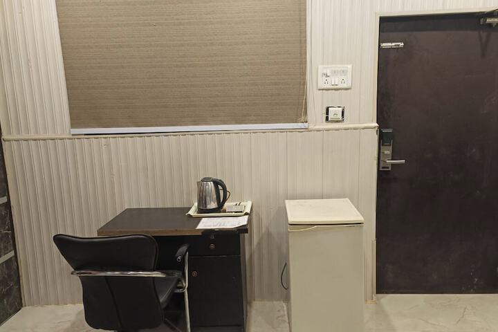 Room 8 of 13