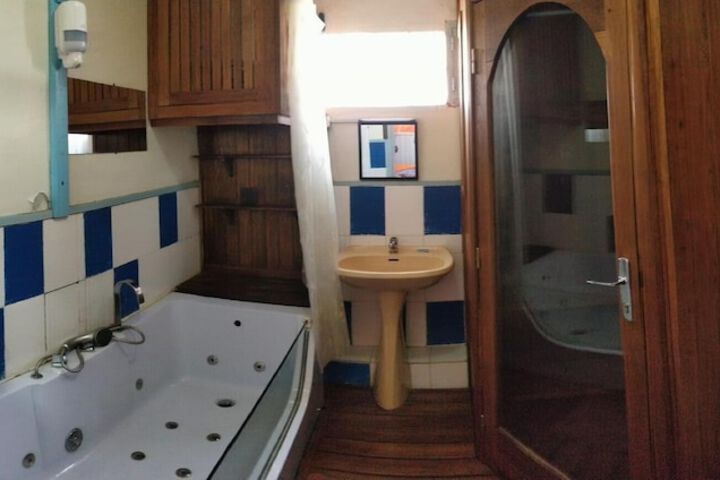 Room 15 of 33