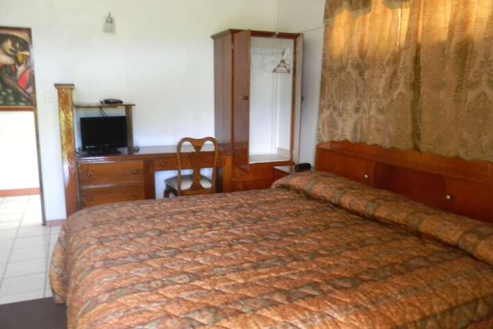 Room 9 of 18
