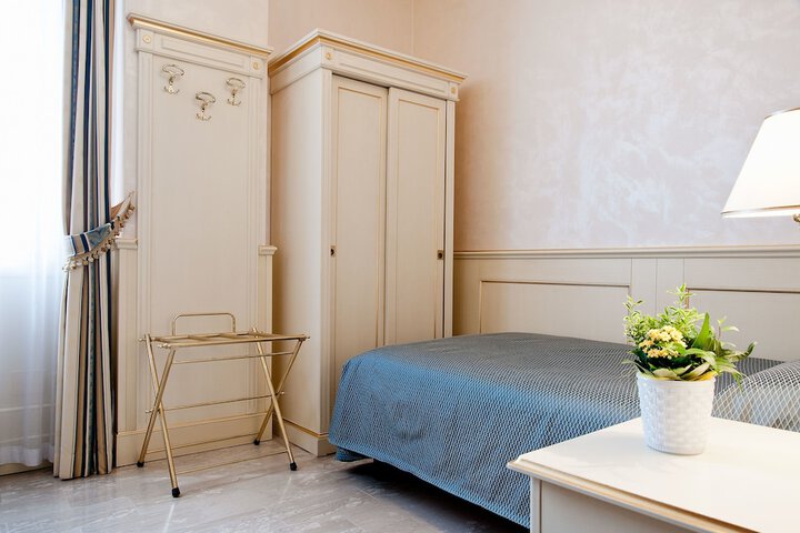 Room 12 of 63