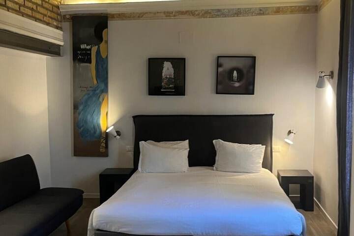 Room 37 of 84