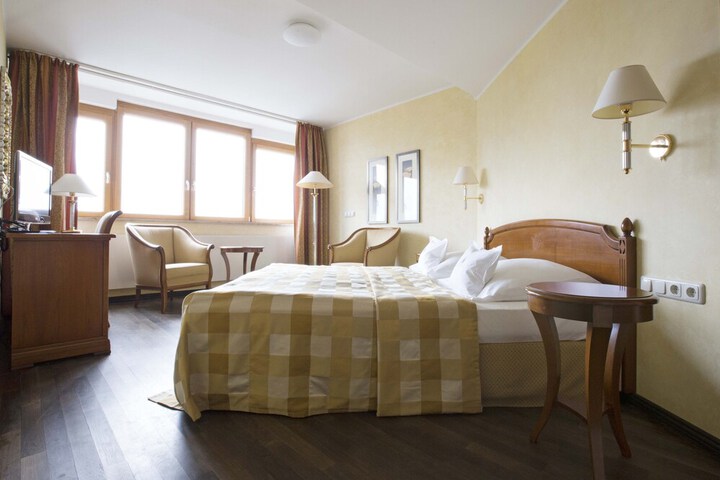 Room 9 of 71