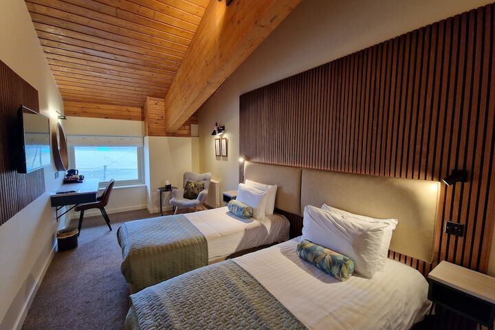 Room 3 of 27