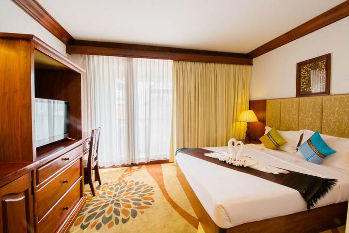 Room 2 of 32