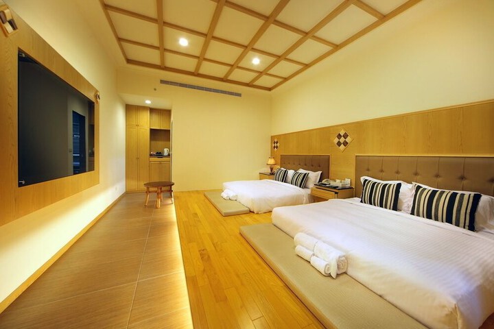 Room 10 of 26