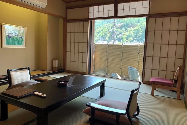 Room 7 of 52