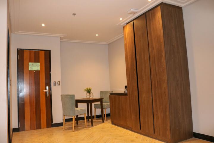 Room 2 of 31