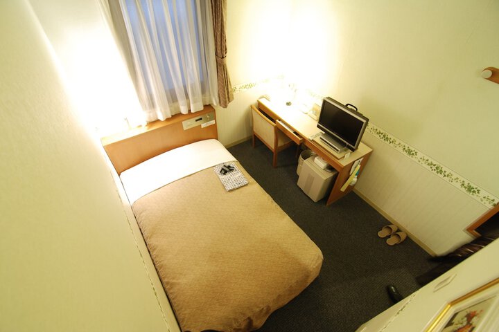 Room 3 of 28