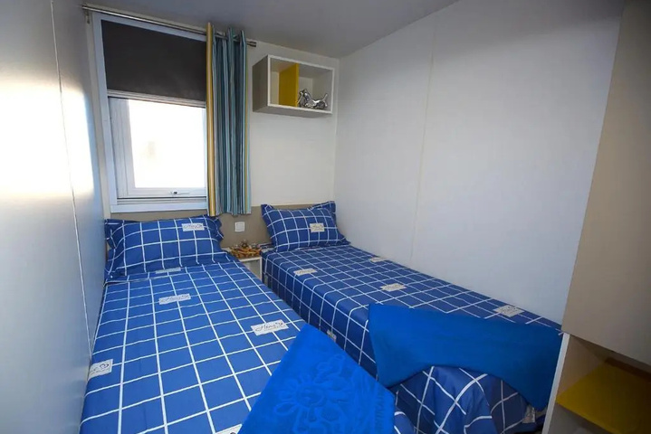 Room 6 of 27