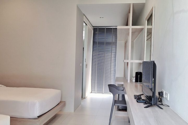 Room 9 of 175