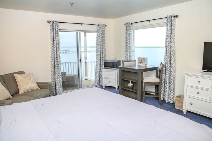 Standard King Bed Sea View (21 of 36)
