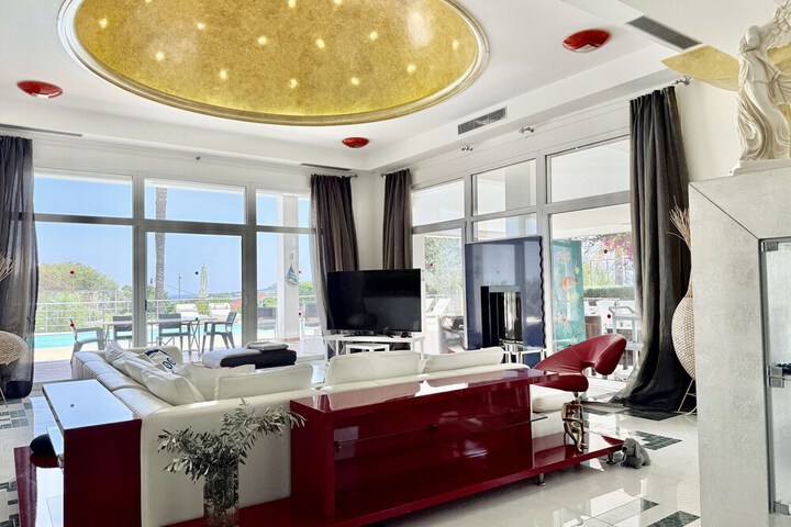 Room 28 of 73