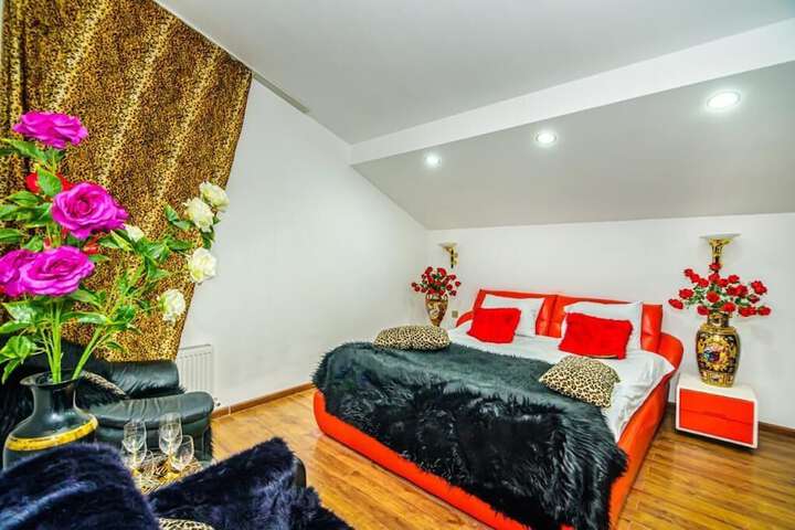 Room 6 of 23