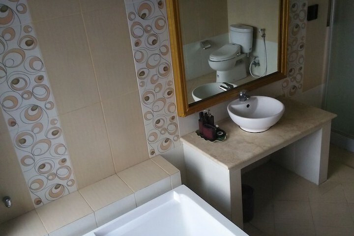 Room 136 of 184