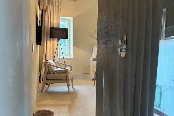 Room 25 of 62