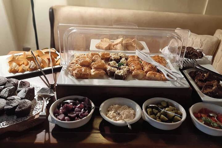 Dining 40 of 53