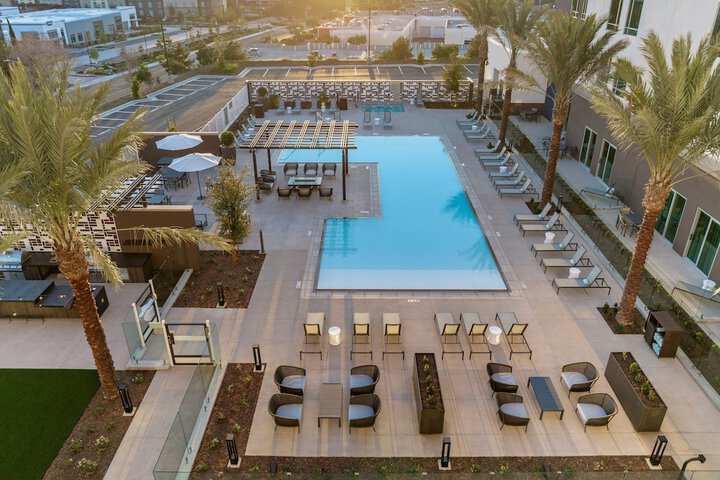 Pool Hotel