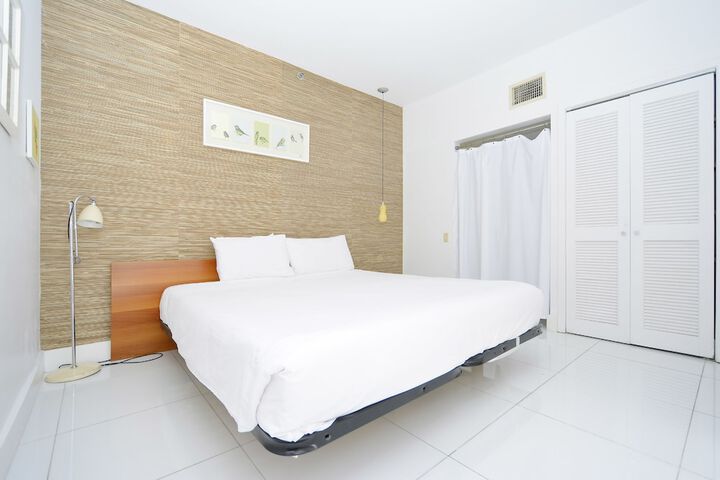 Room 14 of 16