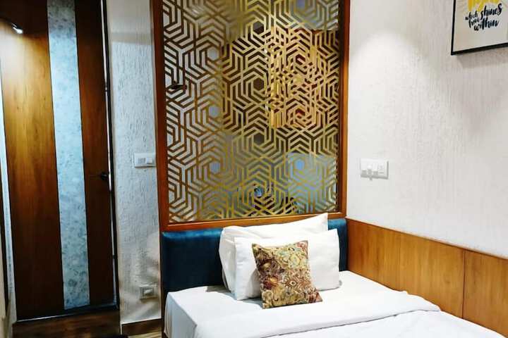 Room 7 of 38