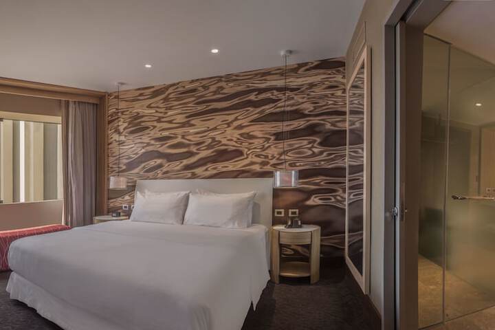 Room 12 of 83