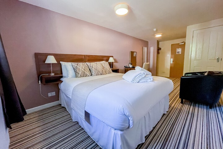 Room 3 of 40
