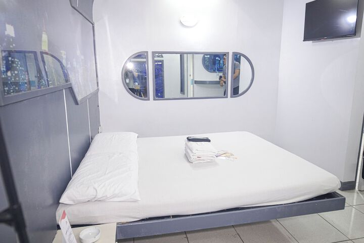 Room 58 of 77