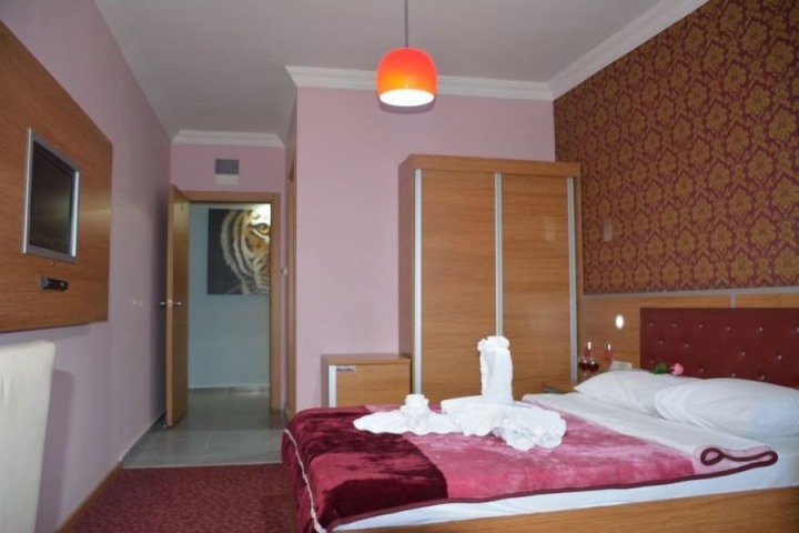 Room 23 of 48