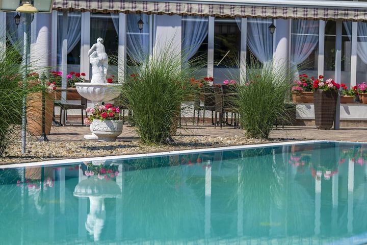 Pool 50 of 87