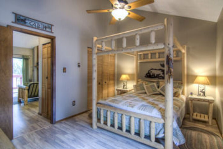 Room 4 of 8