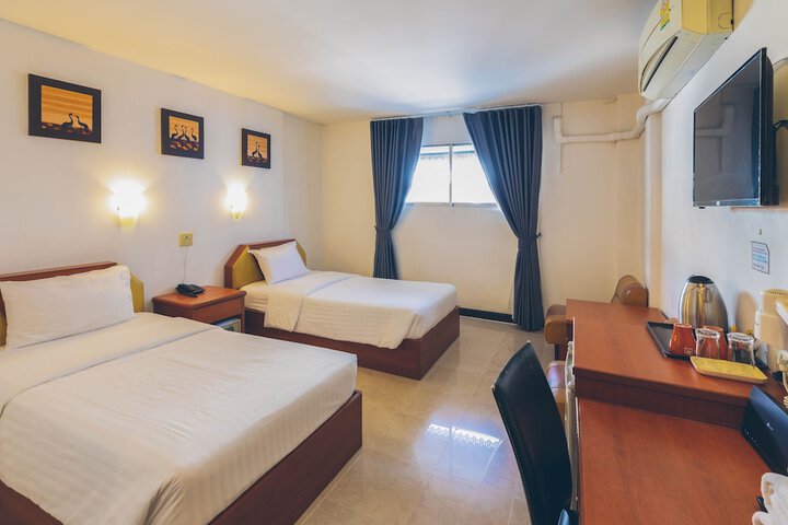 Room 11 of 28