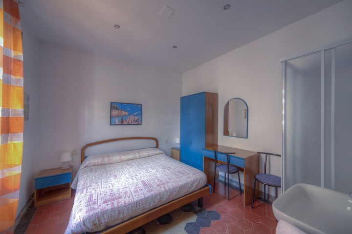 Room 6 of 48