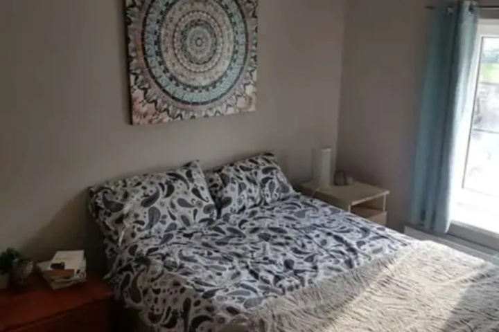 Room 4 of 8
