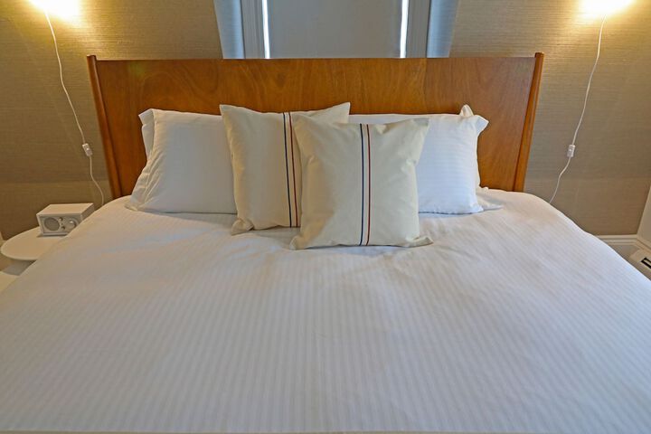 Room 32 of 72