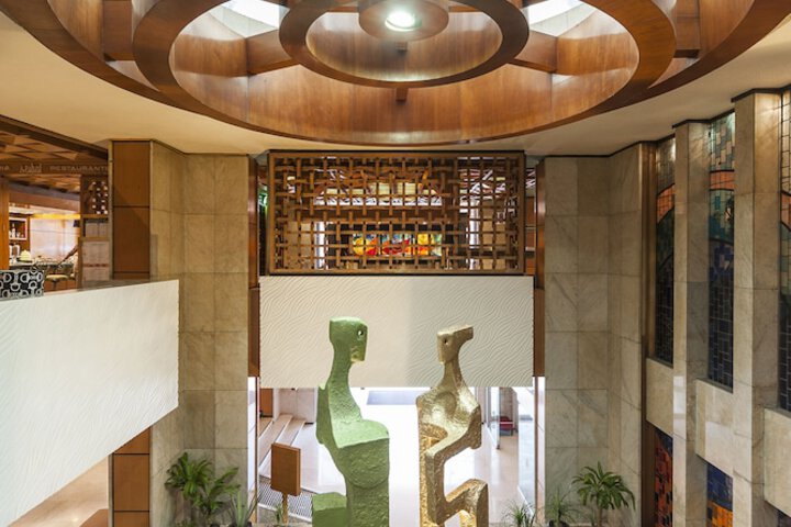 Entrance & Lobby