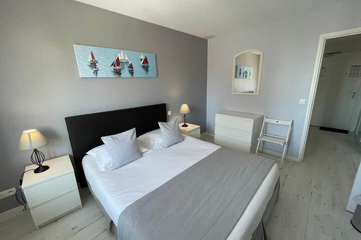 Room 4 of 48