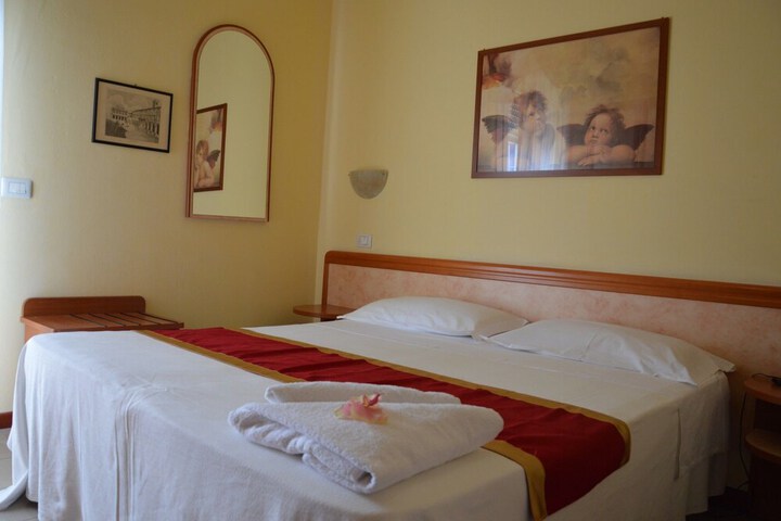 Room 7 of 19