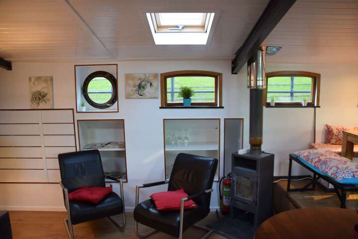 Room 8 of 16