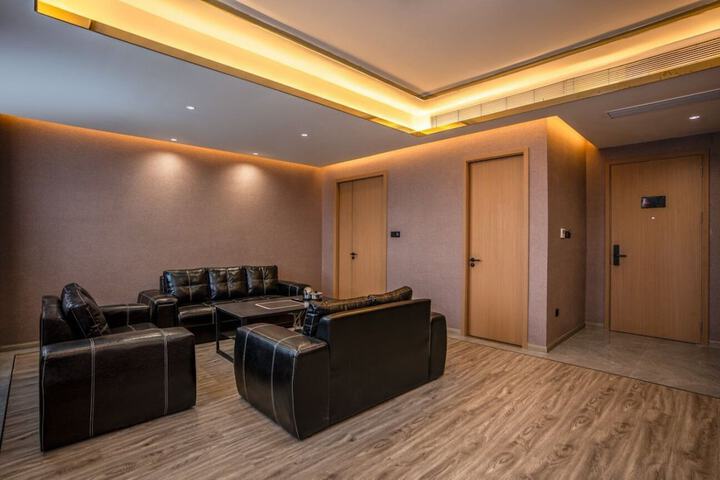 Room 34 of 84