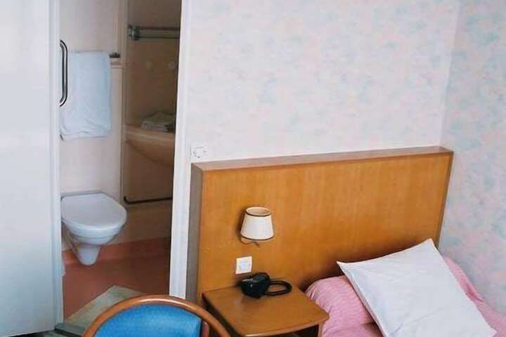 Room 3 of 11