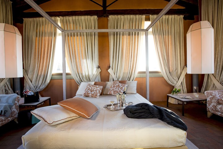 Room 2 of 22