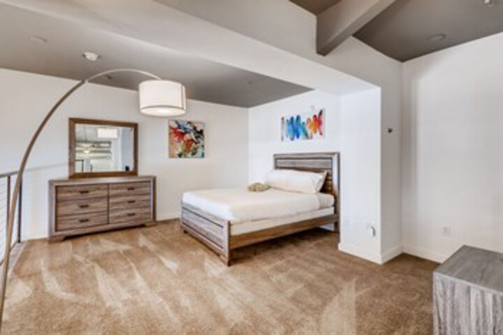 Room 10 of 11