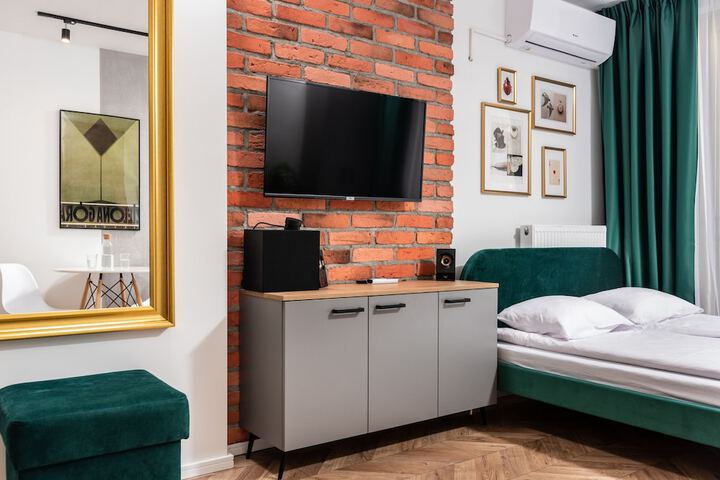 Room 4 of 111